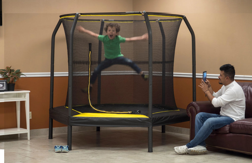 7.5-Foot Trampoline with Enclosure E6617
